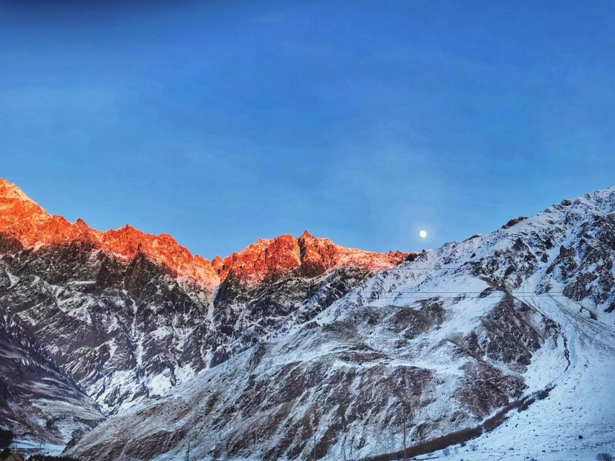 Hotel Diamond Kazbegi Bagian luar foto
