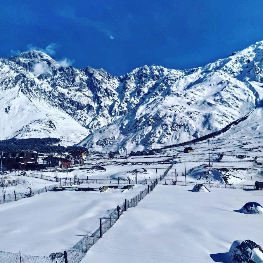Hotel Diamond Kazbegi Bagian luar foto