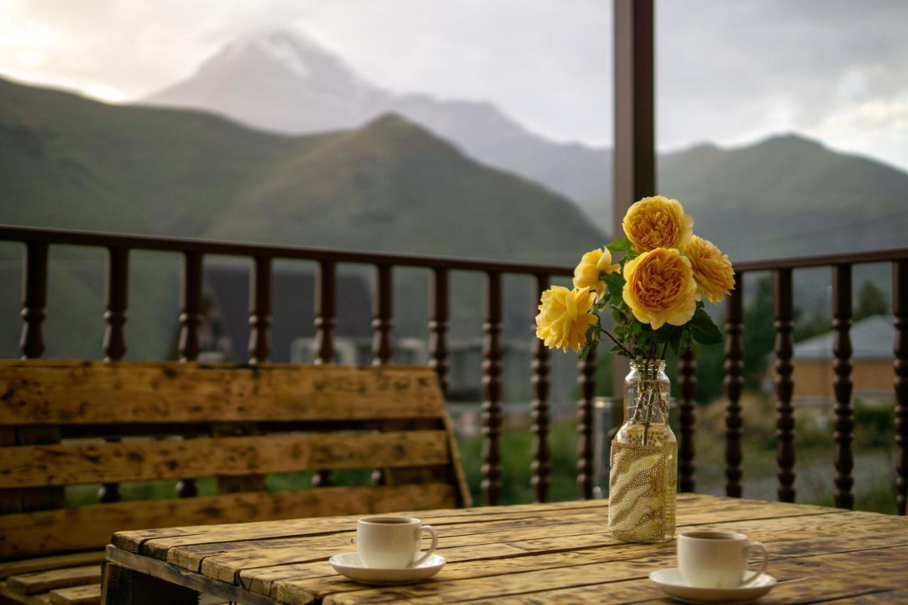 Hotel Diamond Kazbegi Bagian luar foto