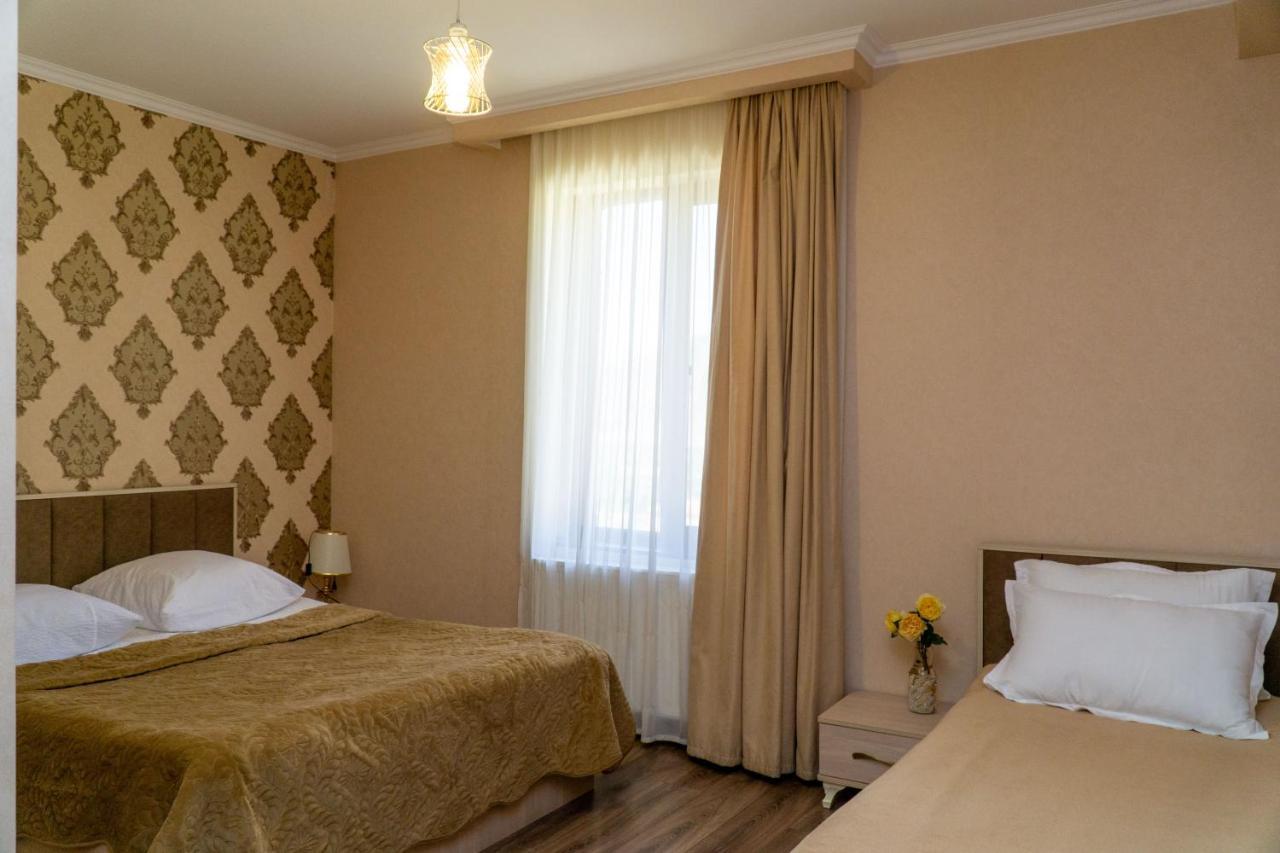 Hotel Diamond Kazbegi Bagian luar foto
