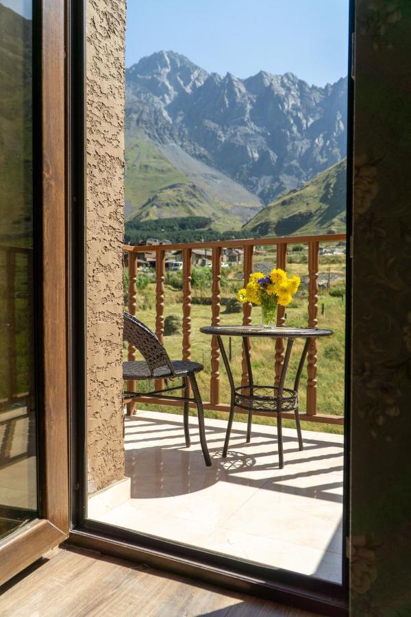 Hotel Diamond Kazbegi Bagian luar foto