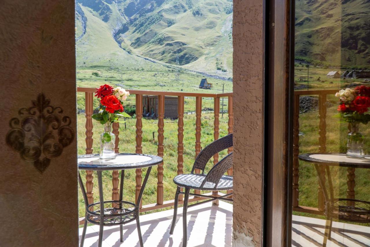 Hotel Diamond Kazbegi Bagian luar foto