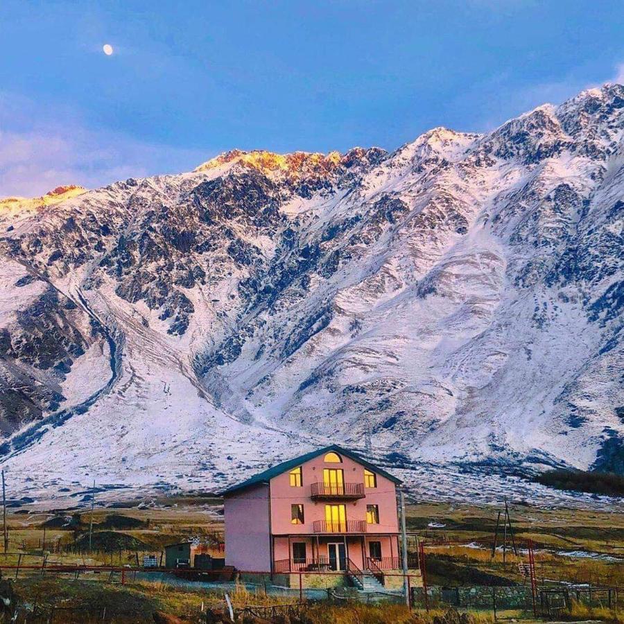 Hotel Diamond Kazbegi Bagian luar foto