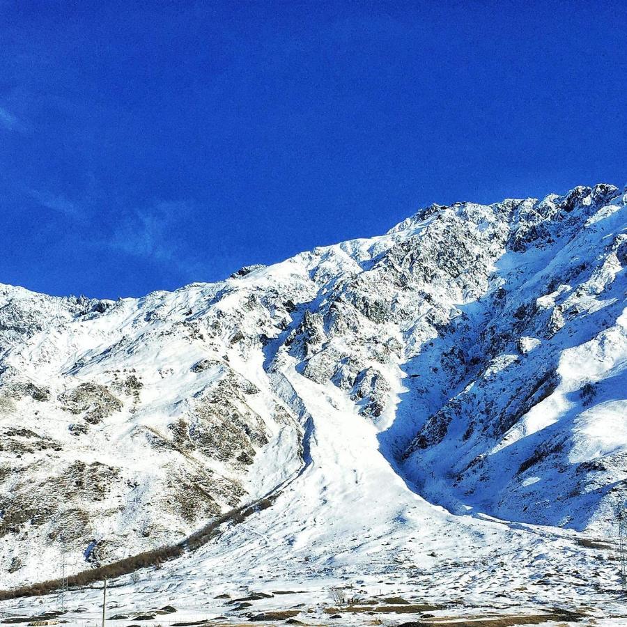 Hotel Diamond Kazbegi Bagian luar foto